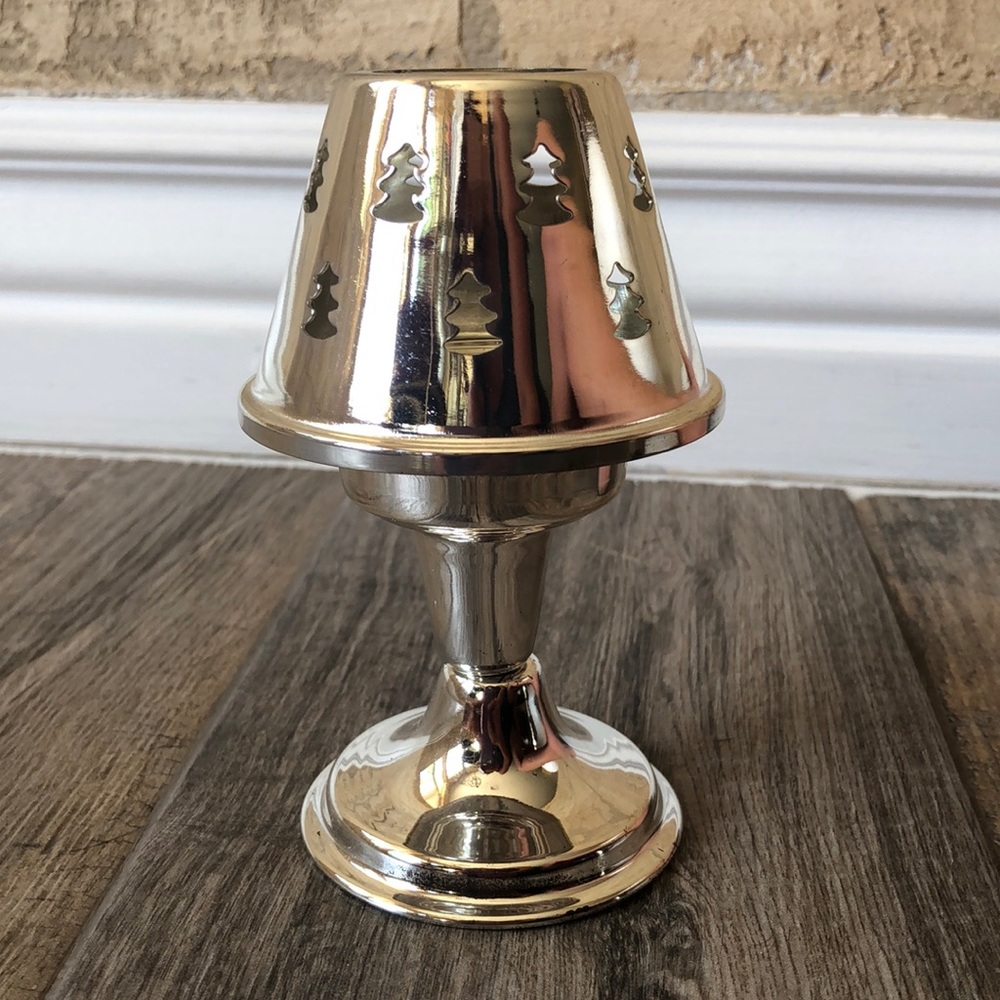 Tea light candle holder
